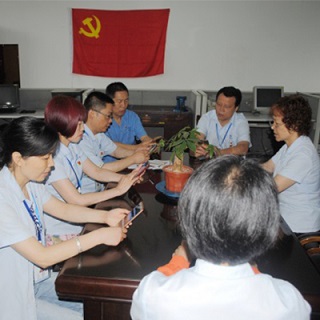 公司党委组织各支部党员收看《同上一堂课》