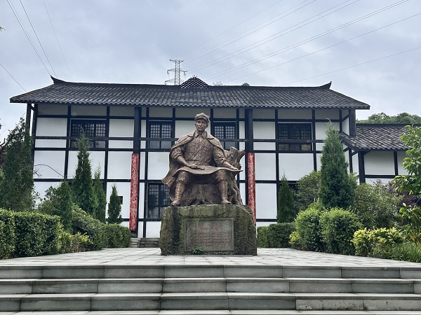 买球站举行庆“七一”活动 ——在邓萍故里铭记历史、缅怀先烈、表彰先进