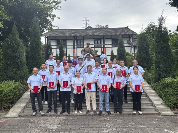 买球站举行庆“七一”活动 ——在邓萍故里铭记历史、缅怀先烈、表彰先进