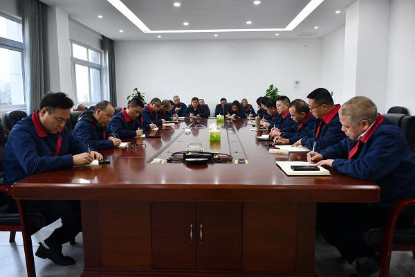 买球站新年会议，确定从“本土老牌”到“现代强企”的跨越发展战略