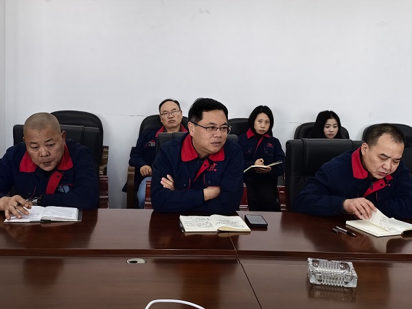 买球站新年会议，确定从“本土老牌”到“现代强企”的跨越发展战略